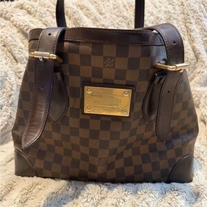 Louis Vuitton Damier Ebene MM Shoulder bag.